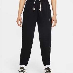 NIKE Dri-FIT Swoosh Fly Standard Issue